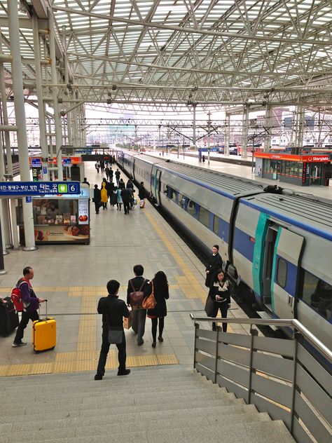 KTX: South Korea's extremely fast and efficient bullet train (photo taken at Seoul Station) Modern Train Station, Seoul Station, Train Photo, Hawaiian Travel, Independence Hall, Korean Peninsula, Bullet Train, Metro Station, North Korea