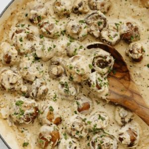 Creamy Garlic Parmesan Mushrooms - The Recipe Critic Homemade Stock, Homemade Broth, Mushroom Sauce Recipe, Creamy Parmesan Sauce, Easter Side Dishes, Creamy Mushroom Sauce, Salad Pasta, Creamy Parmesan, Parmesan Sauce