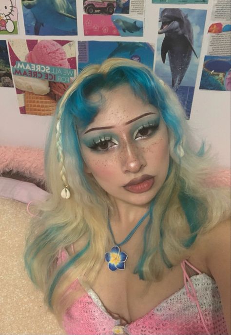 Mermaidcore Hairstyles, Keywestkitten Outfits, Mermaid Core Hairstyles, Mermaidcore Hair, Alt Beachy Outfits, Mermaid Core Hair, Lagoona Blue Hair, Beachy Gyaru, Mermaid Core Makeup