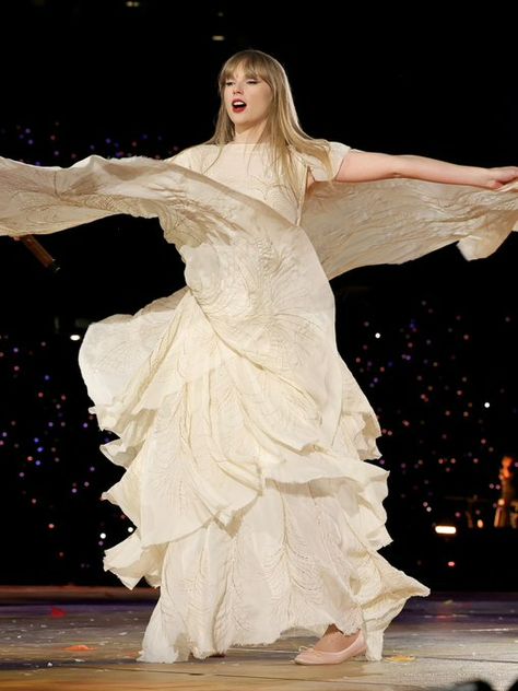 Bookmarks / Twitter Metlife Stadium, Estilo Taylor Swift, All About Taylor Swift, Taylor Swift The Eras Tour, Swift Photo, Taylor Swift Outfits, Taylor Swift Concert, Taylor Swift Album, Taylor Swift Wallpaper