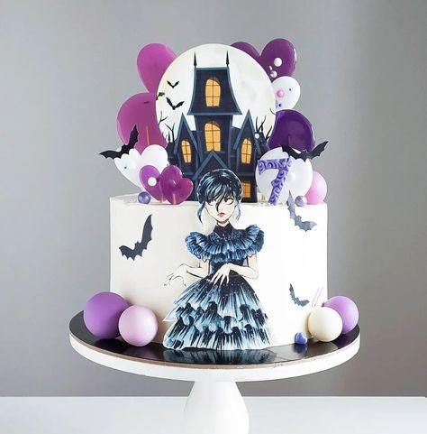 Addams Family Theme Party, Princess Party Cake, Halloween Birthday Cakes, Barbie Party Decorations, Frozen Birthday Cake, Girls Birthday Party Themes, Special Cake, Frozen Birthday, Birthday Party Cake