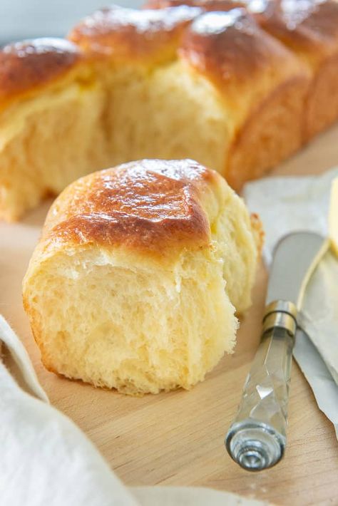 Brioche - Fluffy and Buttery French Bread Made from Scratch! Brioche Bread Recipe, Challah Recipe, Homemade Brioche, Brioche Rolls, Brioche Recipe, Bread Homemade, Yeast Breads, Brioche Bread, Dough Recipes