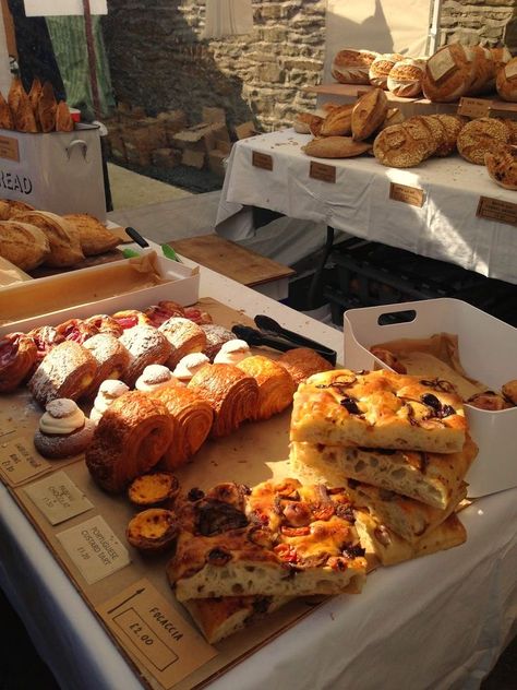 Pastry Market Stall, Market Stall Bakery, Farmers Market Pastry Display, Farmers Market Pastries, Market Stall Display Ideas Food, Bakery Farmers Market, Farmers Market Bakery Display, Bakery Farmers Market Display, Cafe Stall