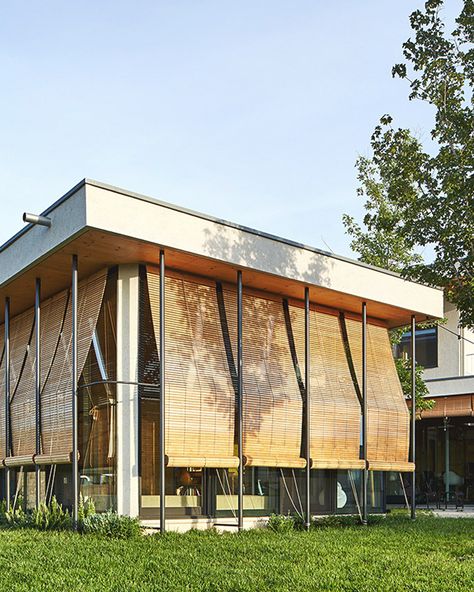 Shading Device, Detail Arsitektur, Tropical Architecture, Outdoor Blinds, Spanish Architecture, Yoga Center, Wooden Screen, Tropical House, Diy Pergola