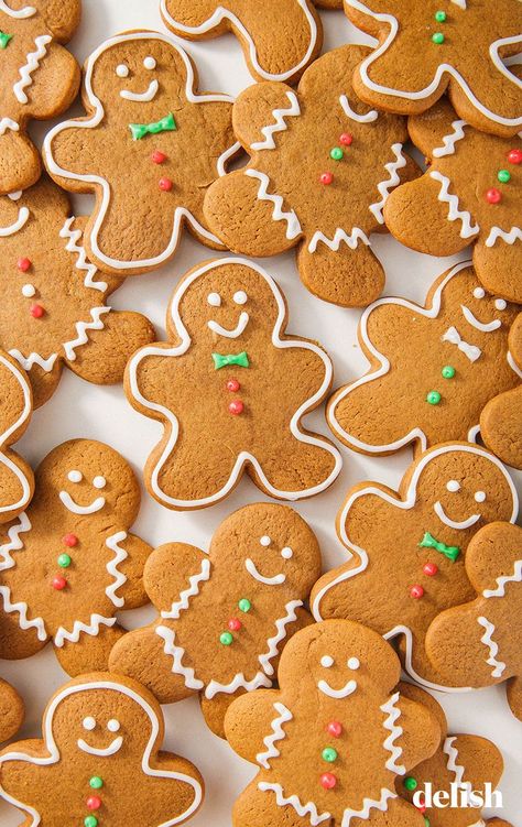 Make the perfect gingerbread cookies this holiday season. Get the recipe from Delish.com. #gingerbread #cookies #delish #christmas #desserts #holidays #easy #recipe #decorated #howtomake #withmolasses #icing #best #chewy Ginger Biscuits Christmas, Gingerman Cookies, Easy Gingerbread Cookies, Best Gingerbread Cookies, Chewy Gingerbread Cookies, German Cookies, Best Christmas Desserts, Cookies Gingerbread, Ginger Bread Cookies Recipe