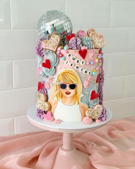 Taylor Swift Cake Design, Taylor Swift Birthday Cake, Swiftie Birthday, Swiftie Party, Taylor Swift Cake, Teen Cakes, Taylor Swift Birthday, Barbie Cake, Birthday Party Outfits