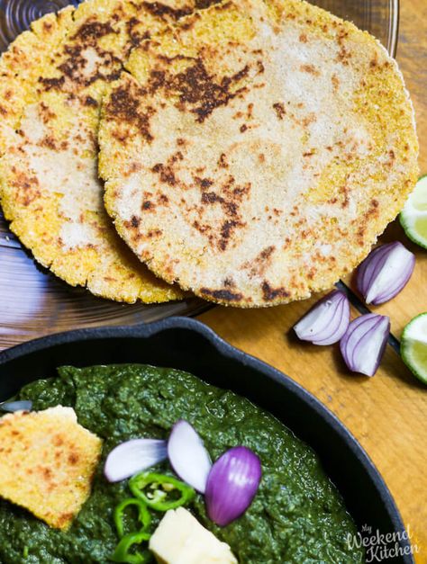 Makki Ki Roti (Cornmeal Flatbread) Cornmeal Flatbread, Cornmeal Bread, Saag Recipe, Homemade Naan Bread, Indian Flatbread, Indian Bread, Flatbread Recipes, Gluten Free Eating, Delicious Bread