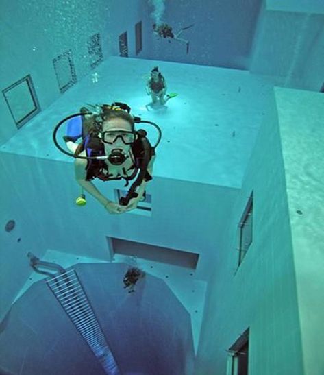 This is the world's deepest swimming pool, in Belgium which is 100 feet deep. - Imgur Deepest Swimming Pool, Diving Pool, Scuba Gear, Indoor Swimming, I Want To Travel, Cool Stuff, Oh The Places Youll Go, Dream Destinations, Travel Bucket List