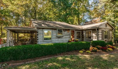 Acreage Wednesday ~ c.1948 Ranch Home For Sale in Greenbrier, TN $440,000 - OLD HOUSE CALLING #ranchstylehomes #oldhouses #loghomes Old Ranch House, Brick Floors, Entrance Kitchen, Ranch House Exterior, Wood Mill, Ranch Exterior, Old Houses For Sale, Ranch Home, Brick Flooring