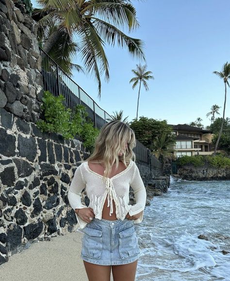 #outfitideas #beachlife #beachoutfitswomen #denimstyle #skirtoutfit #tropicalvibes Denim Skirt Beach Outfit, Beige Denim Skirt Outfit, Beachy Outfit, Denim Skirt Outfits, Happy Sun, Sea Sunset, Instagram Style, Grad Photos, Summertime Fun