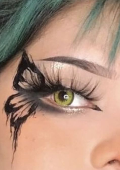 Makeup Ideas Butterfly, Fairy Eyeliner, Butterfly Liner, Butterfly Eye Makeup, Fairy Eye Makeup, Butterfly Eyeliner, Butterfly Makeup, Graphic Makeup, Swag Makeup