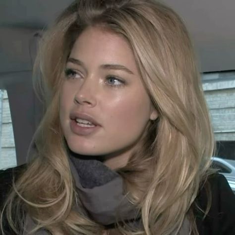 Doutzen Kroes Brunette, Doutzen Kroes Nose, Doutzen Kroes Black And White, Doutzen Kroes 2000s, Young Doutzen Kroes, Doutzen Kroes Makeup, Doutzen Kroes Aesthetic, Doutzen Kroes Victoria Secret, Doutzen Kroes Hair