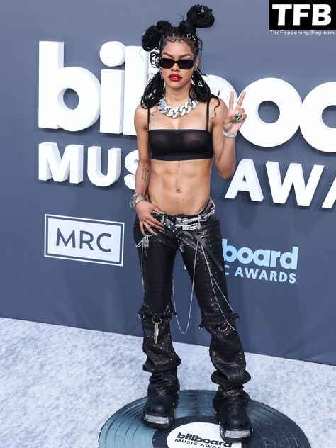 Teyana Taylor Tattoo, Teyana Taylor Body Goals, Teyana Taylor Outfits, Taylor Outfits, Celeb Fashion, Teyana Taylor, 3 Women, Funky Shoes, Black Goth