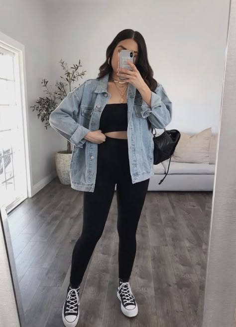 Oversized Denim Jacket Outfit, Leggings Outfit Casual, Look Legging, Jacket Outfit Women, Mode Zara, Jean Jacket Outfits, Denim Jacket Outfit, Denim Jacket Fashion, Causual Outfits