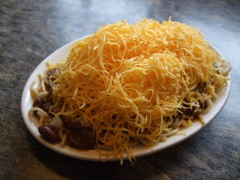 22 American Foods You've Never Had..I had this  !!!! Cincinnati Chili Recipe, Cincinnati Style Chili, Ohio Food, Cincinnati Food, Skyline Chili, Cincinnati Chili, Eat Beef, Lean Beef, Cooking Together