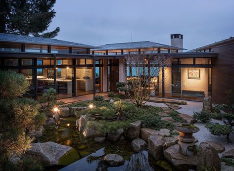 Surrounded by a wooded site, this contemporary Japanese garden home designed by Stuart Silk Architects is nestled on a small bay on Lake Washington. #house #garden #zen Japanese Courtyard Garden, Japanese Courtyard, Temple Gardens, Japanese Garden Design, Garden Oasis, Unique Gardens, Waterfront Homes, Courtyard Garden, Japanese House