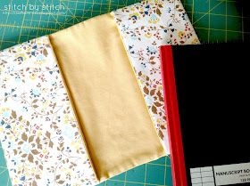 Book Cover Tutorial, Quilt Book Cover, Diy Book Cover, Book Cover Fabric, Make A Book Cover, Pochette Diy, غلاف الكتاب, Fabric Book Covers, Book Cover Diy