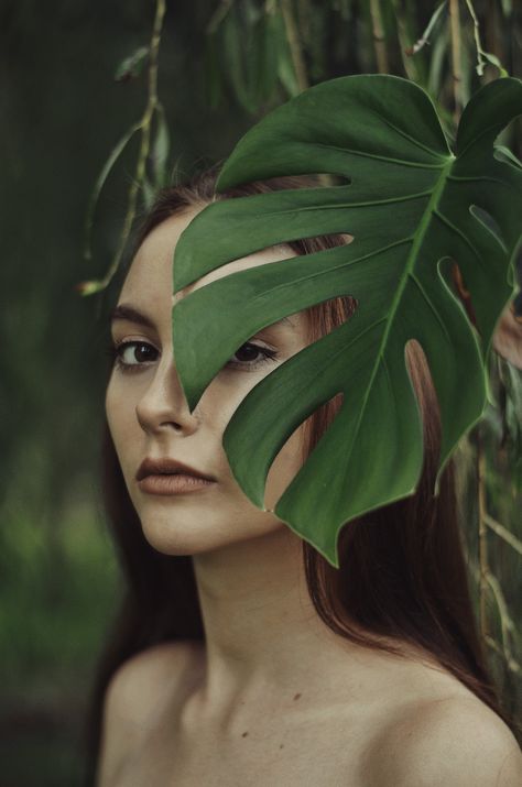 Conservatory Photoshoot, Botanical Garden Photo Shoot, Cool Nature, Jungle Fever, 얼굴 드로잉, Nature Photoshoot, Creative Photoshoot Ideas, Plant Photography, Portrait Photography Poses