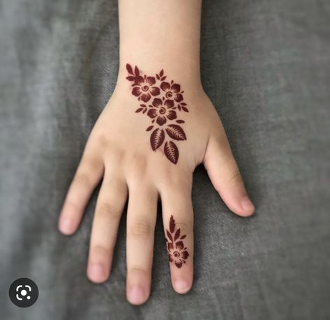 Baby Mehndi Design, Finger Henna Designs, Henna Tattoo Hand, Henna Tattoo Designs Hand, Simple Henna Tattoo, Latest Henna Designs, Mehndi Designs For Kids, Very Simple Mehndi Designs, Simple Mehndi Designs Fingers