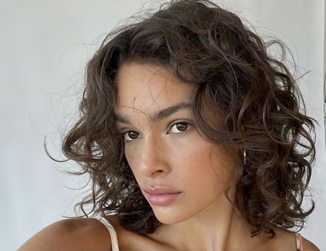 Short Curly Haircuts Aesthetic, Short 2b Hairstyles, Short 2b Haircut, 2b Hairstyles Short, 2c Hair Short, 2b Curly Hair Haircuts Short, Short 2b Hair, Short 2c Curly Hair, Short Natural Wavy Hair