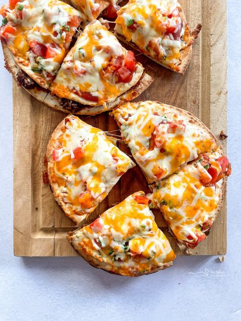 Copy Cat Taco Bell Mexican Pizza Taco Bell Enchirito Recipe, Enchirito Recipe, Copycat Taco Bell Mexican Pizza, Flat Pizza, Mexican Pizza Recipe, Taco Bell Mexican Pizza, Taco Bowl Recipe, Mexican Food Dishes, Taco Bell Recipes