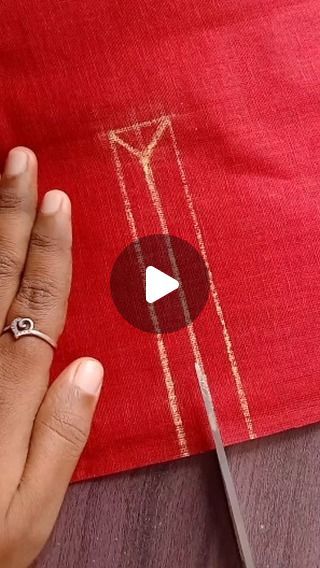 Unique Sewing Projects, Beginners Sewing, Sewing Tips And Tricks, Sewing Alterations, Sewing Projects Clothes, Sewing Machine Cover, Sewing Bee, Sewing Tutorials Clothes, Sew Ins