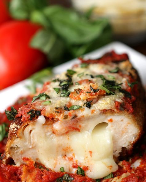 Stuffed Chicken Parmesan Stuffed Chicken Parmesan, Mapo Tofu, Stuffed Chicken, Läcker Mat, Idee Pasto Sano, Skagen, Chicken Parmesan, Chicken Breast Recipes, Food Network