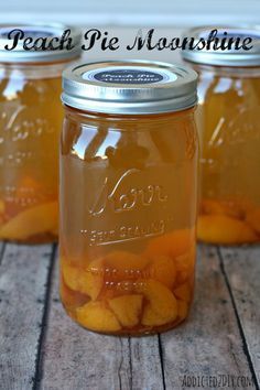 A delicious and easy recipe to make Peach Pie Moonshine. It tastes just like peach pie or cobbler! Peach Pie Moonshine, Infuse Vodka, Peach Moonshine, Moonshine Recipe, Homemade Liquor, Moonshine Recipes, Peach Schnapps, Peach Pie, Jello Shots