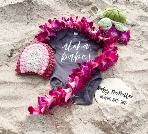 Hawaii Gender Reveal Ideas, Hawaii Gender Reveal, Hawaii Baby Announcement, Hawaii Pregnancy Announcement, Baby 2 Announcement, Baby 2024, Announcement Photoshoot, Baby Announcement Photoshoot, Vacation 2024