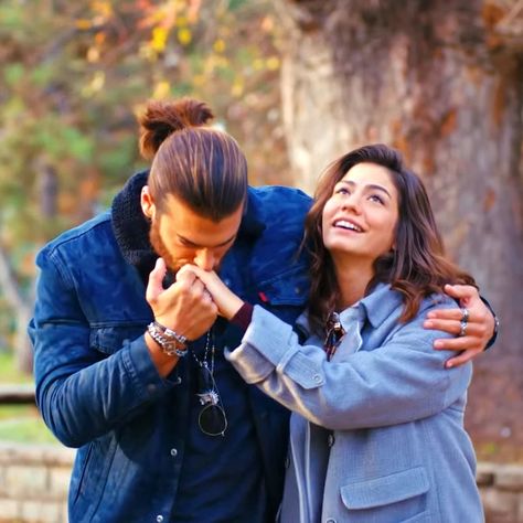 Erkenci Kus, Romantic Scenes, Can Yaman, Movie Couples, Cute Love Cartoons, Erkenci Kuş, Cute Love Pictures, Couple Photography Poses, Early Bird