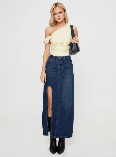 Maxi Denim Skirt Outfit, Long Jean Skirt, Denim Skirt Outfits, Long Skirt Outfits, Long Denim Skirt, Maxi Skirt Outfits, Denim Belt, Denim Maxi, Denim Maxi Skirt