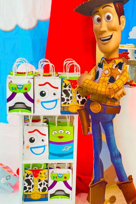 Toy Story Party Bags, Toy Story Birthday Party Ideas For Boys, Toy Story Birthday Party Ideas Girl, Toy Story Party Favors, Best Outdoor Toys, Girl Birthday Party Favors, Frozen Toys, Toy Story Baby, Toy Story Theme