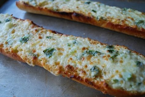 Make and share this Black Angus Cheesy Garlic Bread recipe from Food.com. Fancy Recipes, Bacon Brunch, Cheesy Garlic Bread Recipe, Biscuit Ideas, Brunch Casserole, Garlic Cheese Bread, Garlic Bread Recipe, Cheesy Garlic Bread, Garlic Cheese