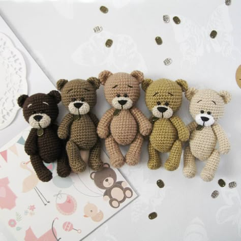 Crochet mini bears amigurumi Crochet Teddy Bear Pattern Free, Teddy Bear Patterns Free, Bear Patterns Free, Tiny Teddies, Crochet Bear Patterns, Crochet Teddy Bear Pattern, Animal Knitting Patterns, Crochet Geek, Crochet Dolls Free Patterns