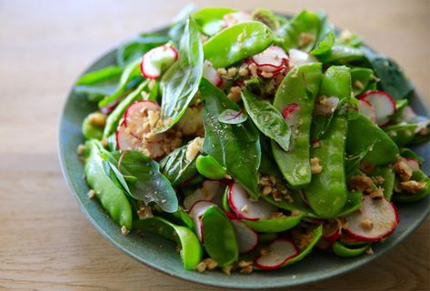 A fresh autumnal salad recipe from nutritionist and author Jacqueline Alwill from The Brown Paper Bag. Fresh Pea Recipes, Snow Pea Salad, Salads Without Lettuce, Snow Peas Recipe, Asian Quinoa Salad, Pea Salad Recipes, Snow Pea, Gourmet Salad, Pea Salad