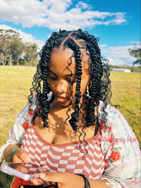 Boho Passion Twists Hairstyle, Short Passion Twists With Curls, Short Boho Passion Twists, Short Boho Twists, Boho Passion Twists, Short Passion Twists, Short Passion Twist, Short Boho, Passion Twists