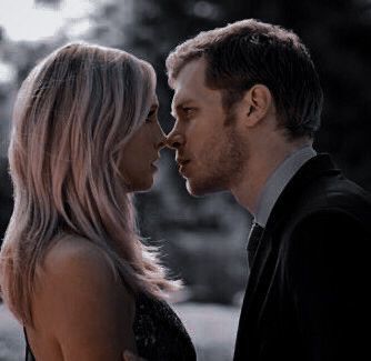 Stefan And Caroline, Klaus And Caroline, The Vampire Diaries 3, Original Vampire, Joseph Morgan, Shy Girls, Klaus Mikaelson, Caroline Forbes, Photo Couple