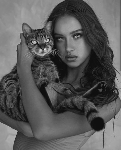 Monica Fernandez, Pet Photography Studio, Animal Photoshoot, Photoshoot Themes, Black White Art, Photoshoot Concept, Cat Photography, Cat People, Cat Portraits