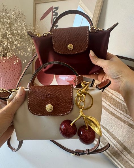 Le Pliage Original Pouch with … curated on LTK Le Pilage Mini, Bae Outfits, Longchamp Pouch, Aries Szn, Wallet Aesthetic, Everyday Bag Essentials, Classy Purses, Cherry Charm, Shopping Wishlist