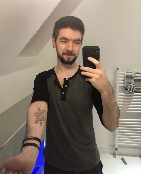 Jacksepticeye // Sean McLoughlin - shadow of the colossus tattoo Jacksepticeye Tattoo, Jacksepticeye Memes, Sean William Mcloughlin, Shadow Of The Colossus, Jack And Mark, Monster Prom, Youtube Gamer, Tempe Az, Irish Boys