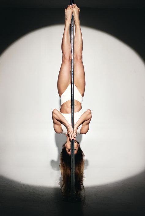 Pole Dance Studio, Yoga Photography, Pole Fitness, London Underground, Pole Dance, Dance Studio, Early Morning, London