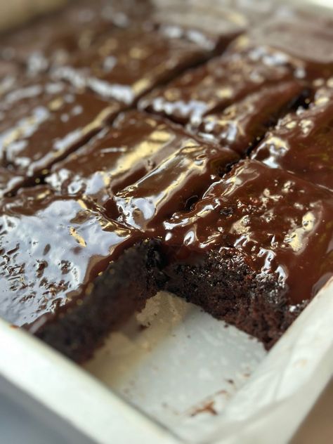 Kidney Bean Brownies, Fudgy Chocolate Cake, Buttermilk Chocolate Cake, Microwave Brownie, Mug Brownie, Coca Cola Cake, Cola Cake, Bean Brownies, Cake Video