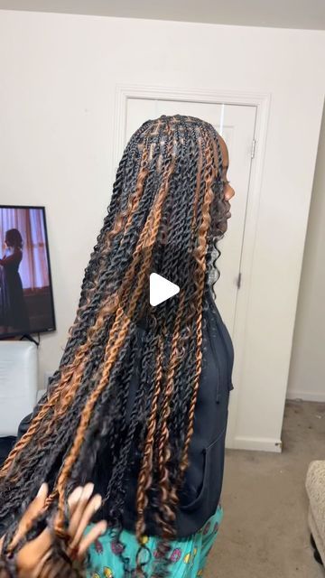 Destiny Nicole on Instagram: "yess 😍😍! october bookings will be available tomorrow!! ———————————————————————————————————— style: small island twists + butt length #islandtwist #bohemiantwist #bohotwist #ncbraider #durhambraider #raleighbraider #nccubraider #rdubraider #neatbraids #neatbraider #durhamhair #durhambraids #raleighhair #raleighbraids #ncbraids #senegalesetwists #islandtwists #bohotwists #teebbraider #durhamhairstylist #raleighhairstylist #explorepage #explore" Black Boho Braids With Brown Highlights, Medium Boho Island Twist, Black And Brown Island Twist, Bohemian Island Twists With Color, Brown And Black Island Twist, Small Boho Island Twist, Black And Brown Twists, Brown And Blonde Twists, Ombre Twists Senegalese