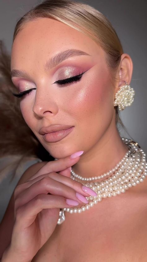 makeup Classy Pink Makeup, Full Glam Pink Makeup, Quince Makeup Pink Natural, Pagent Makeup Ideas, Pink Christmas Makeup, Pink Quince Makeup, Pink Birthday Makeup, Glam Makeup Pink, Pagent Makeup