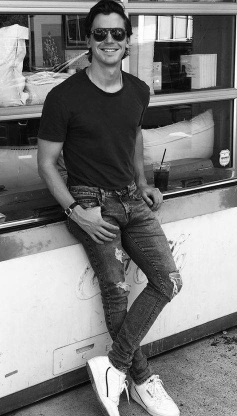 Antoni Porowski Antoni Porowski Outfits, Antoni Porowski Style, Antoni Porowski, Queer Eye, Gorgeous Man, Mens Trendy Outfits, Fall Outfits Men, Mens Outfit Inspiration, Men Fashion Casual Outfits