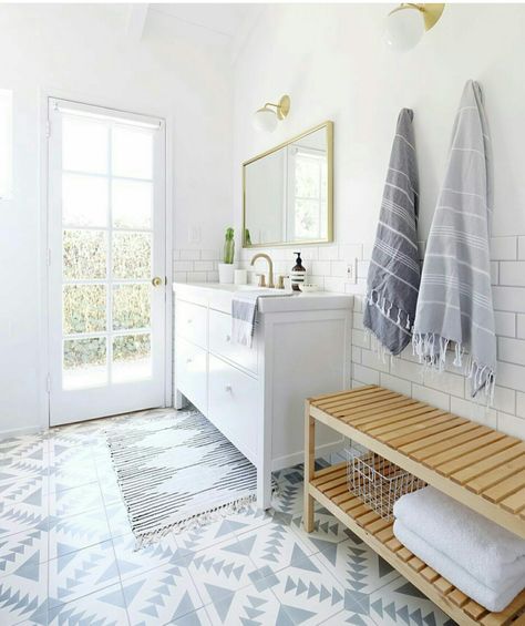 Ikea Molger, Slatted Bench, Pool House Bathroom, Patterned Bathroom Tiles, Pool Bathroom, Latest Interior Design Trends, Pool Bath, Gray Bathroom, Ikea Hemnes