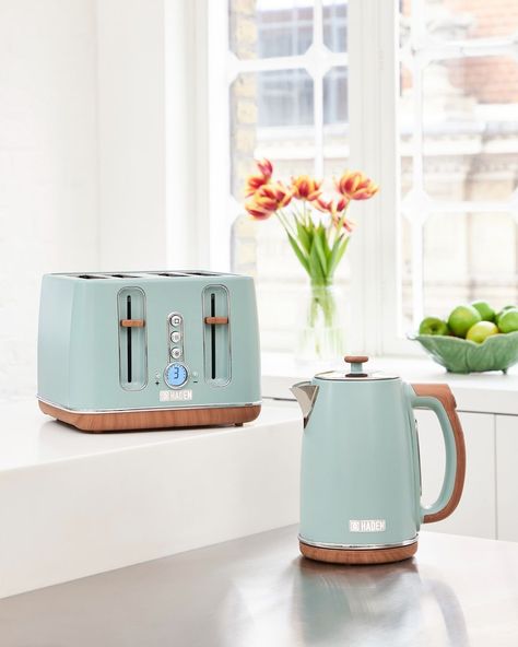 HADEN USA (@haden_usa) • Instagram photos and videos Led Aesthetic, Kettle Toaster, Morning Essentials, British Homes, 4 Slice Toaster, Kettle And Toaster Set, Small Microwave, Perfect Cup Of Tea, Kettle And Toaster