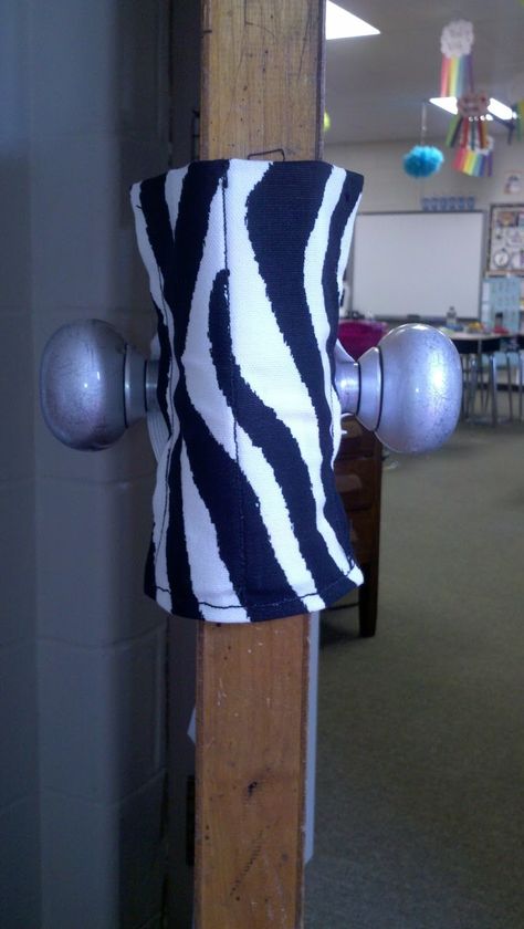 Lock Smocks = Genius! A way to keep your door locked for a lock down, but still let kids come in and out. I so need this. Classroom Curtain Ideas, Teach Ag, Classroom Designs, Classroom Hacks, Teacher Board, School's Out For Summer, School Safety, Room Hacks, Class Organization