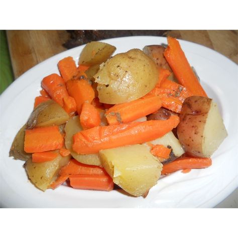 Potatoes and Carrots Boiled Carrots And Potatoes, Boiled Cabbage Potatoes And Carrots, Boiled Potatoes And Carrots, Roast Potatoes And Carrots, Campfire Potatoes, Garlic Plant, Carrots In Oven, Best Potatoes, Boil Carrots