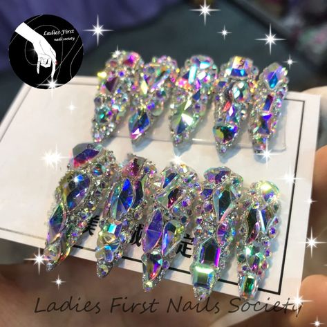 Ring Finger Nails, Swarovski Nails, Acrylic Press On Nails, Nails Design With Rhinestones, Glitter Nail, Crystal Nails, Crystal Set, Glitter Nail Art, Accent Nails